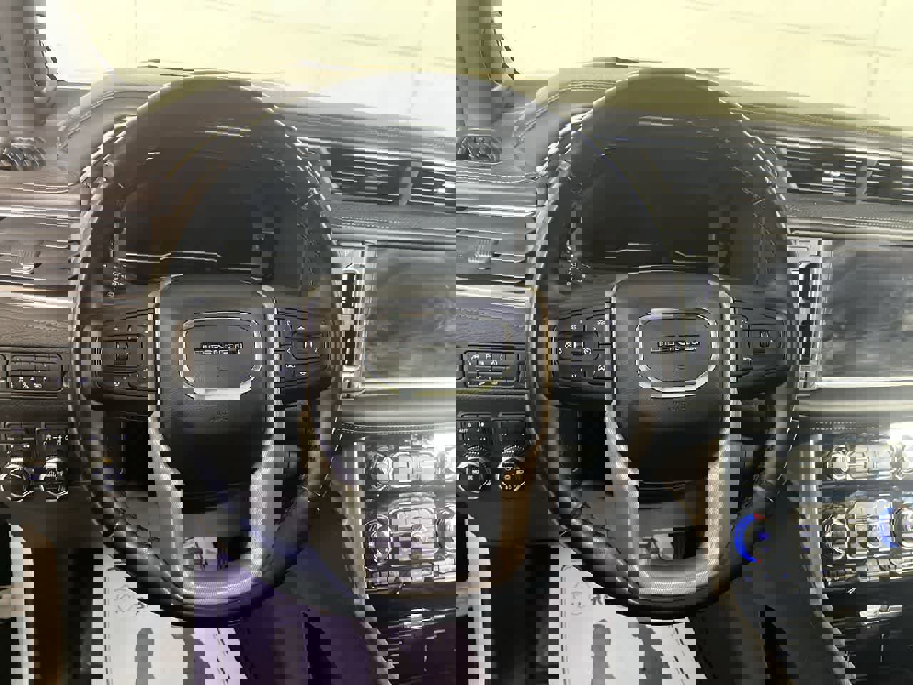 Used 2023 GMC Yukon XL Denali image 16