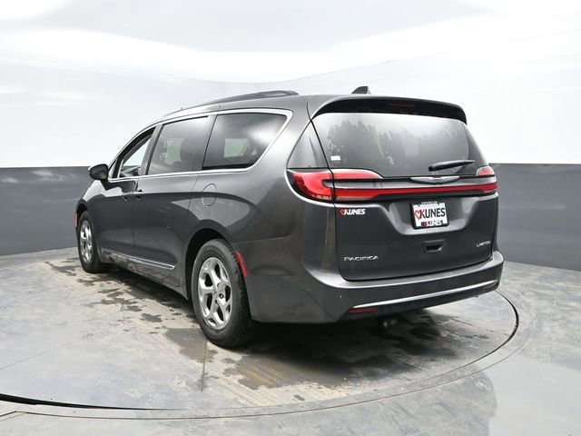 Used 2023 Chrysler Pacifica Limited FWD image 8