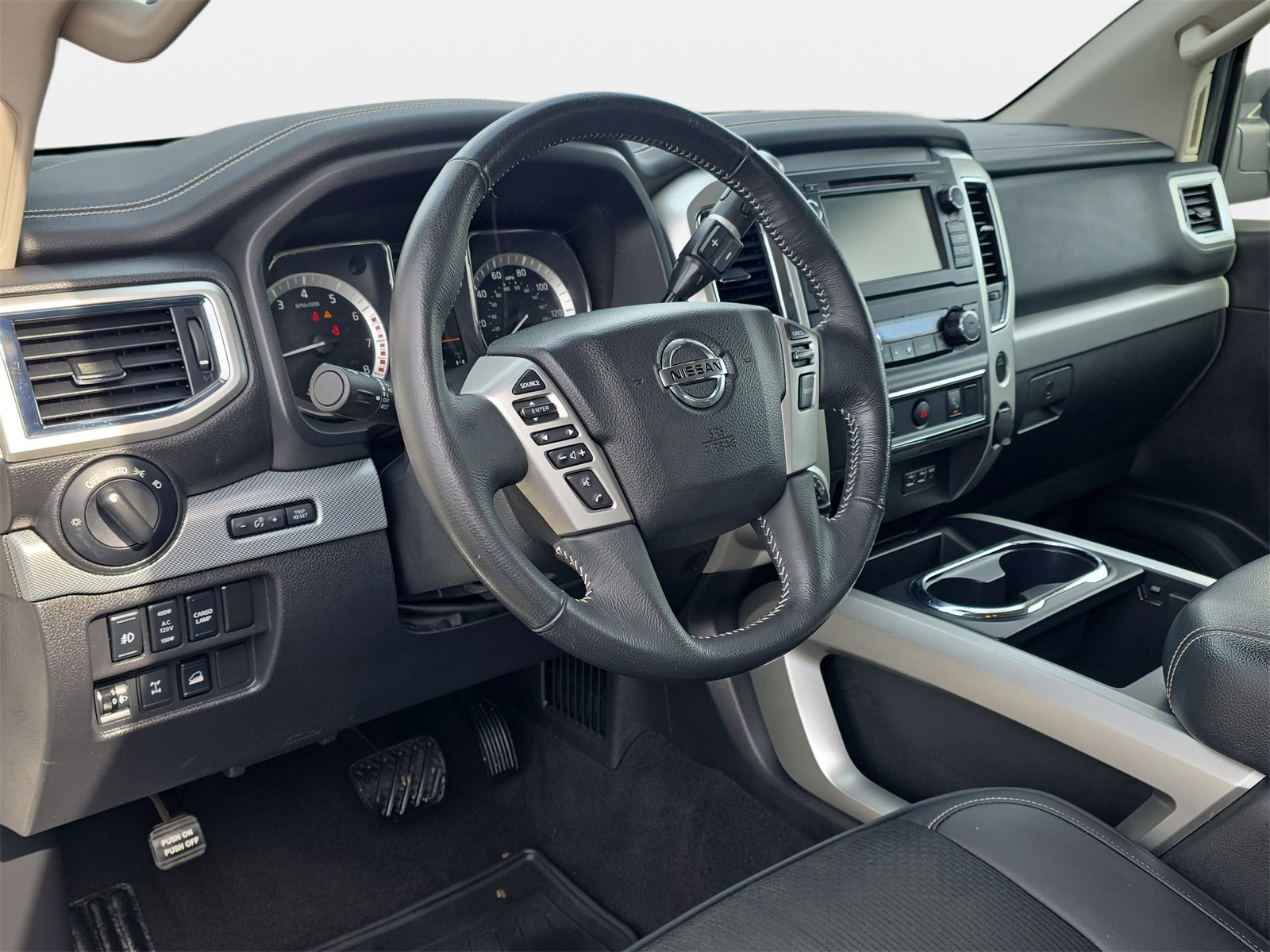 Used 2019 Nissan Titan PRO-4X image 16