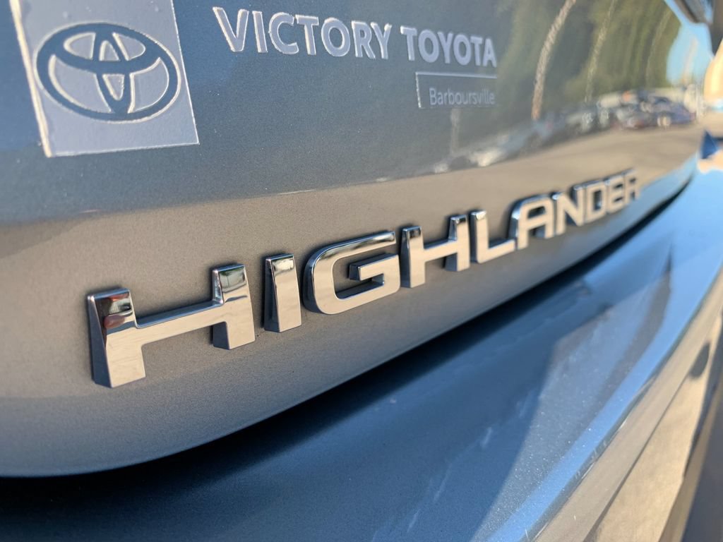 Used 2021 Toyota Highlander XLE AWD/4WD image 37