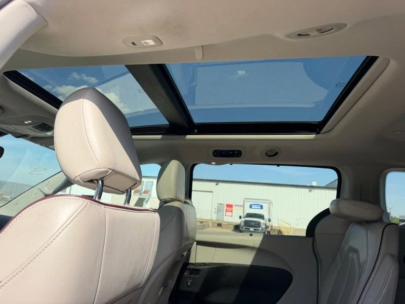 Used 2020 Chrysler Pacifica Limited FWD image 10