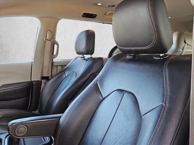 Used 2020 Chrysler Pacifica Touring-L image 18