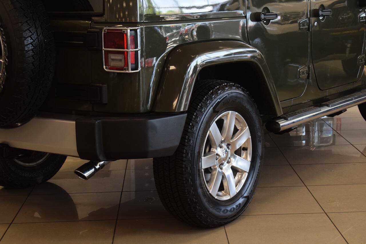 Used 2015 Jeep Wrangler Unlimited Sahara w/ Dual Top Group AWD/4WD image 35