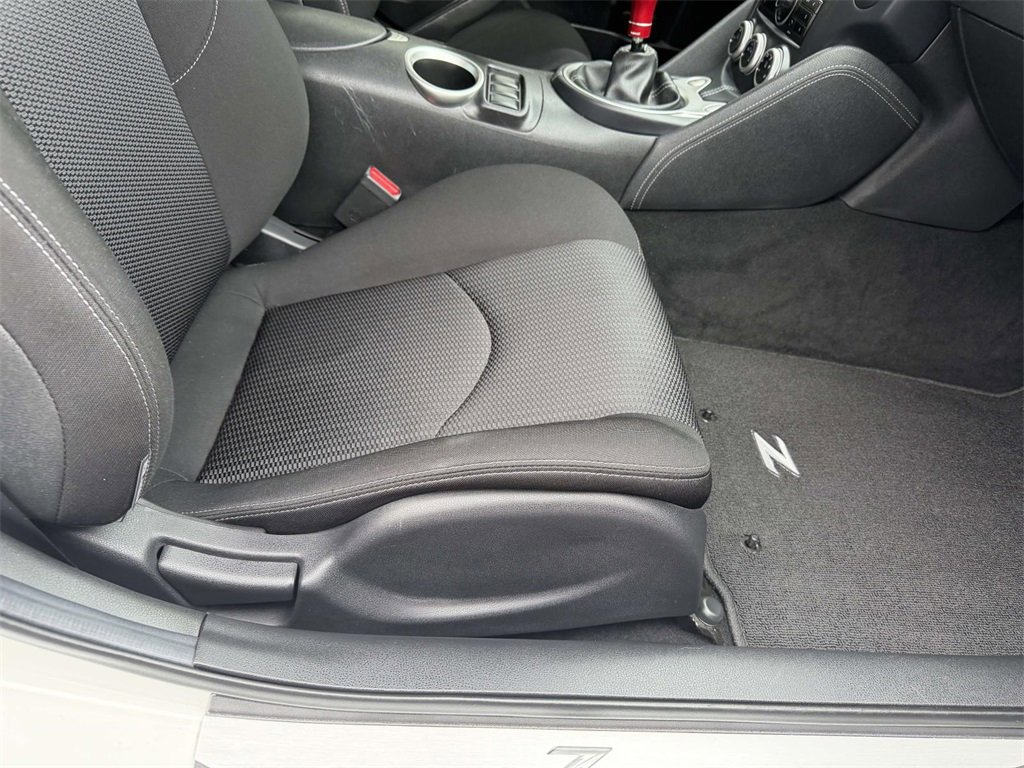 Used 2014 Nissan 370Z Coupe image 11