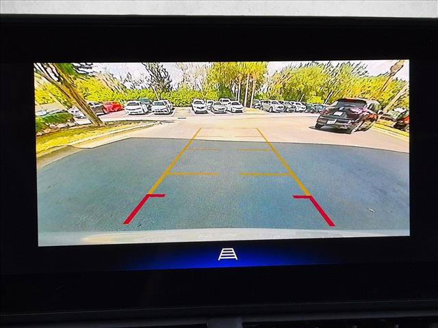Used 2024 Chevrolet Trax LT FWD image 12