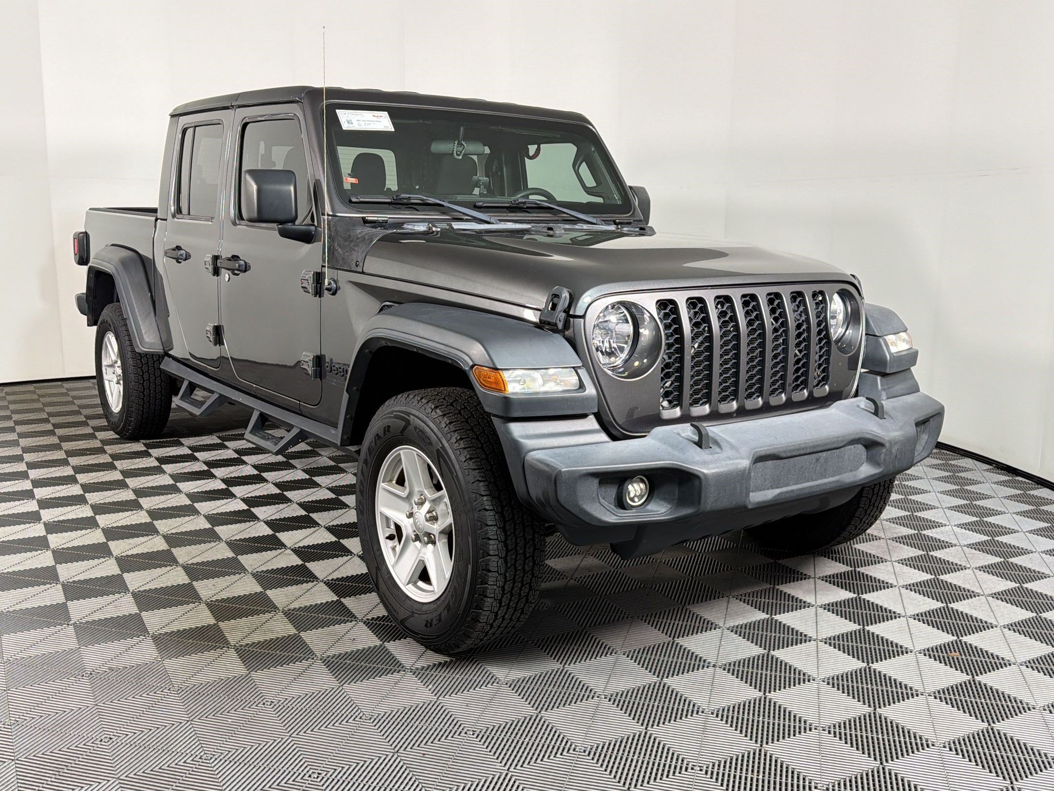 Used 2020 Jeep Gladiator Sport AWD/4WD image 19