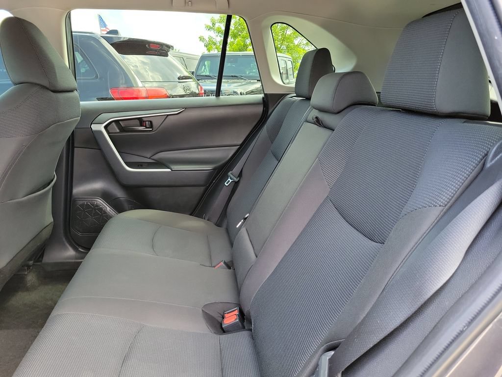 Used 2022 Toyota RAV4 LE FWD image 16