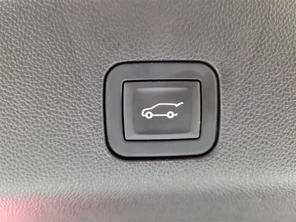 Used 2024 Cadillac Escalade V w/ Heavy-Duty Trailer Package image 9