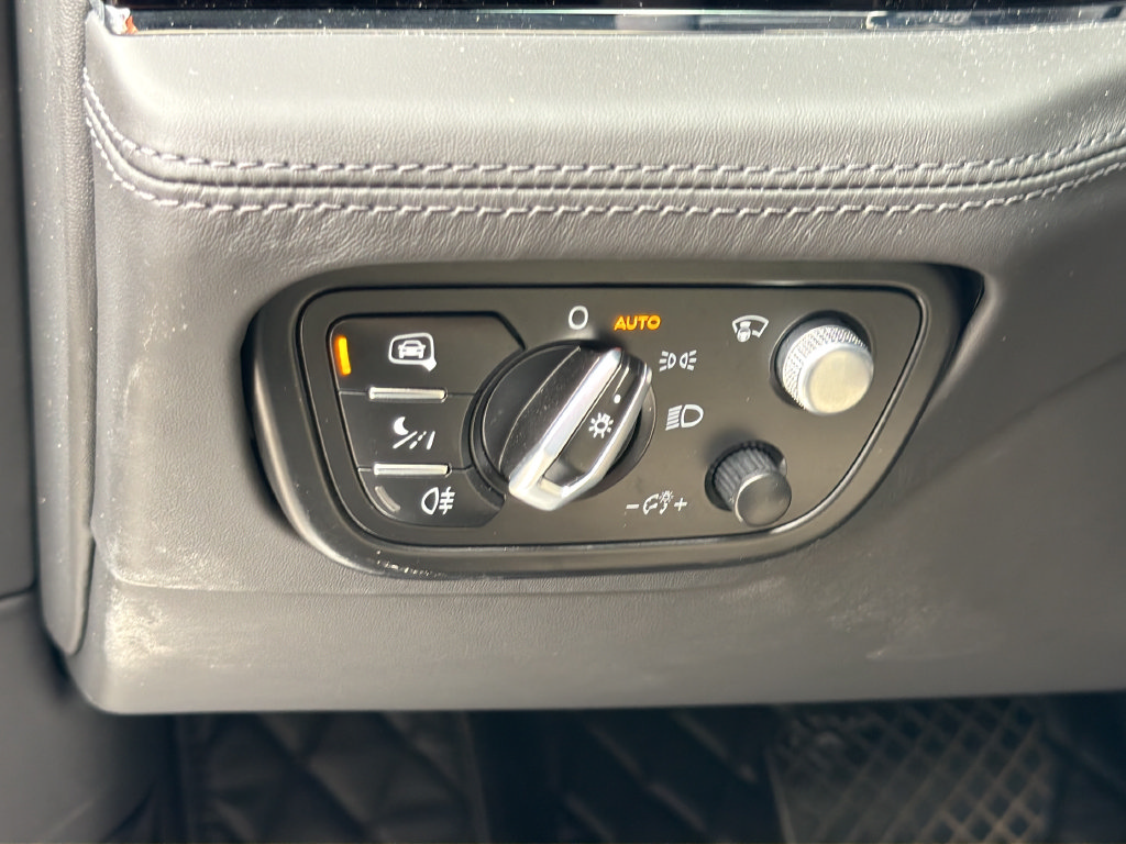 Used 2022 Bentley Bentayga AWD/4WD image 21