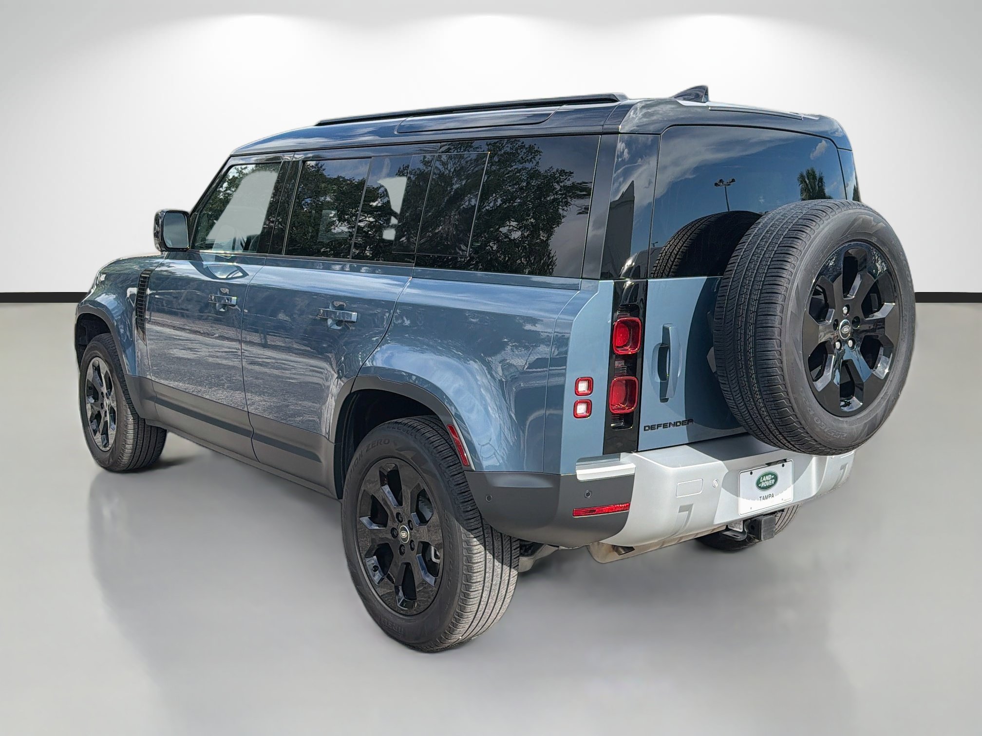 Used 2025 Land Rover Defender 110 S AWD/4WD image 3