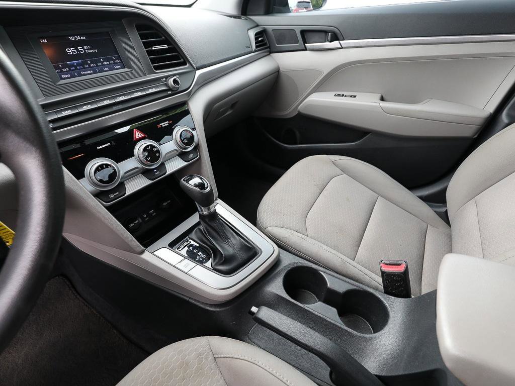 Used 2019 Hyundai Elantra SE FWD image 18