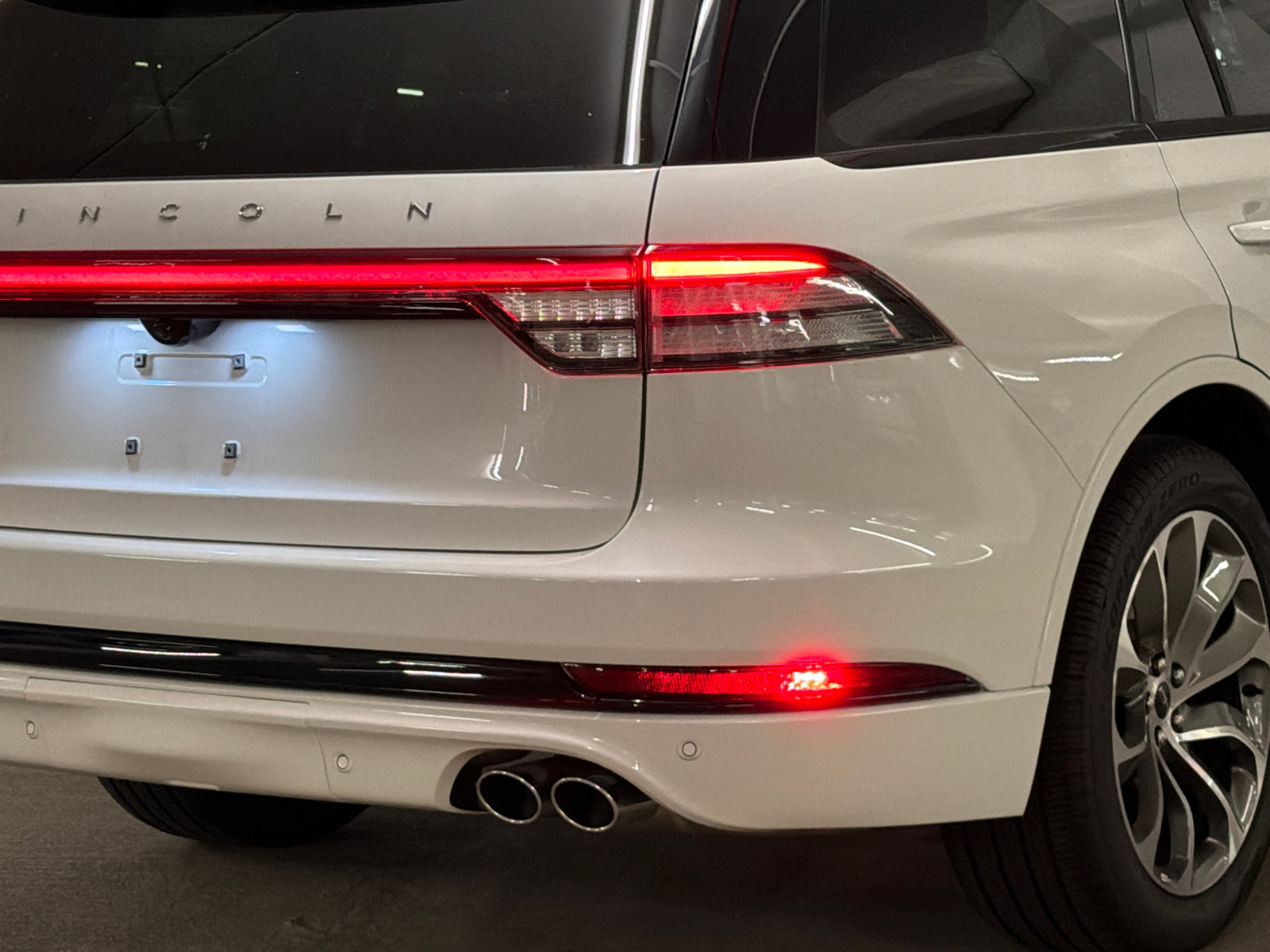 New 2026 Lincoln Aviator AWD w/ Jet Appearance Package image 7