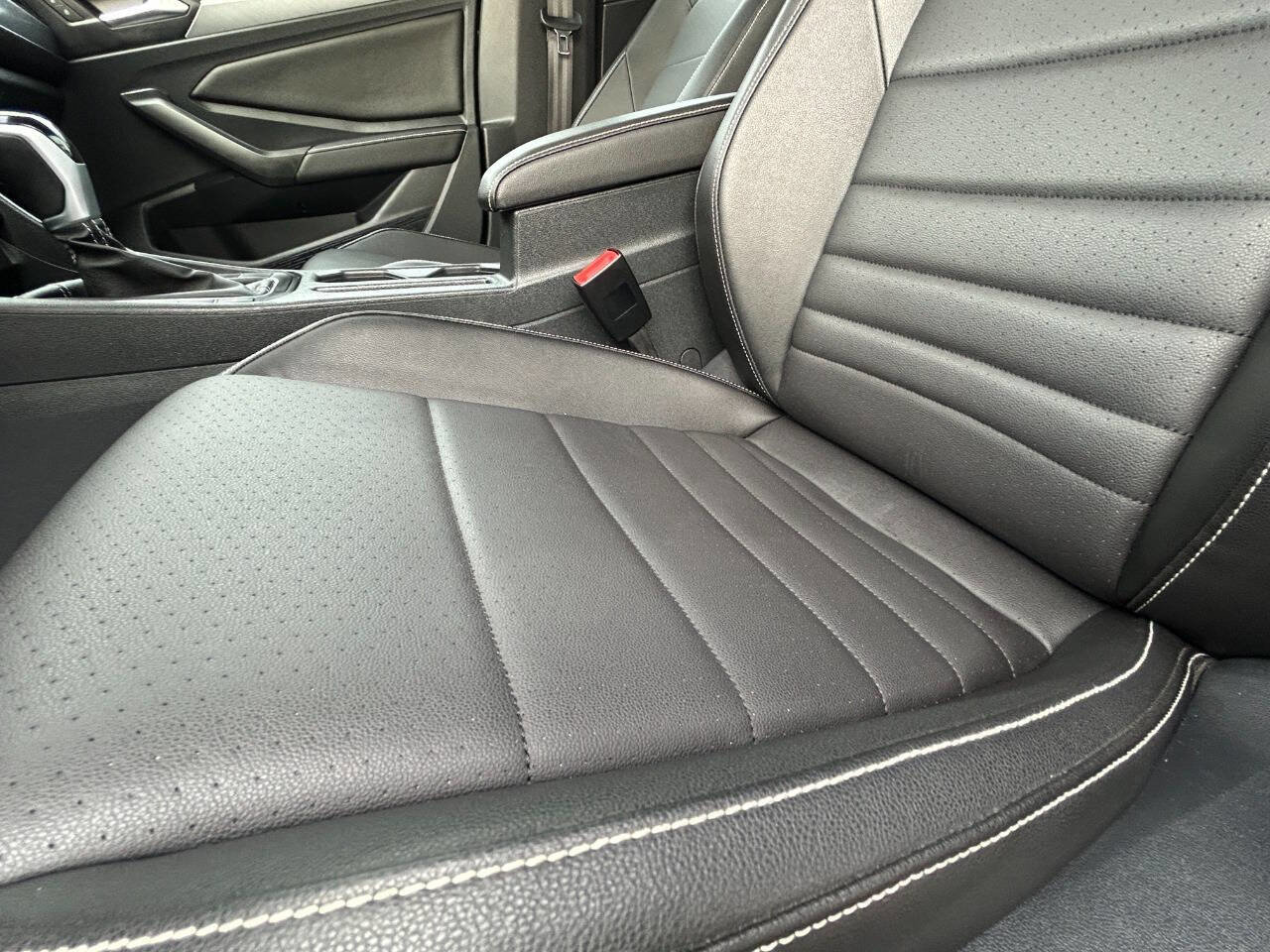 Used 2024 Volkswagen Jetta SE image 40