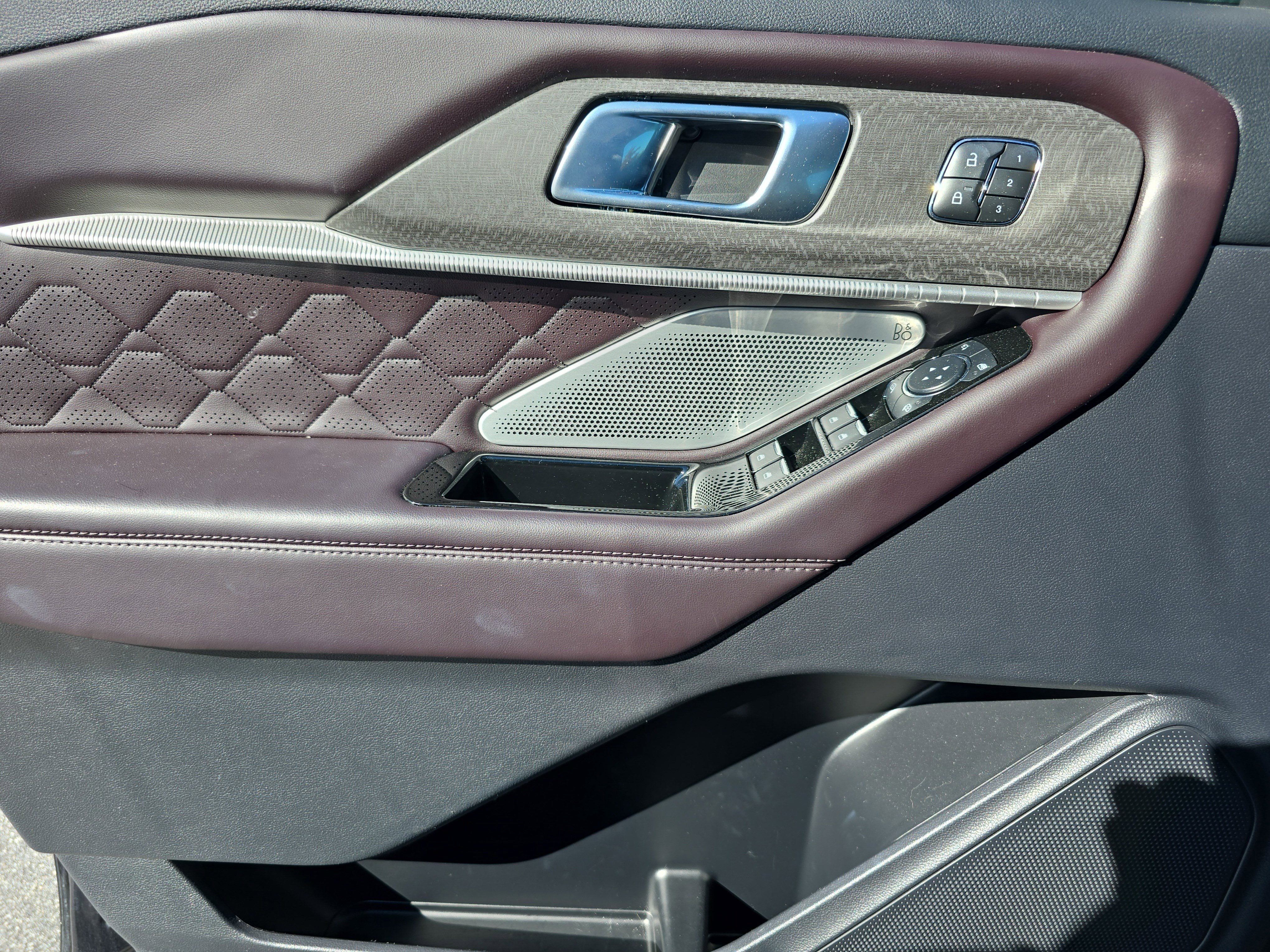 Used 2025 Ford Explorer Platinum w/ Ultimate Package image 26