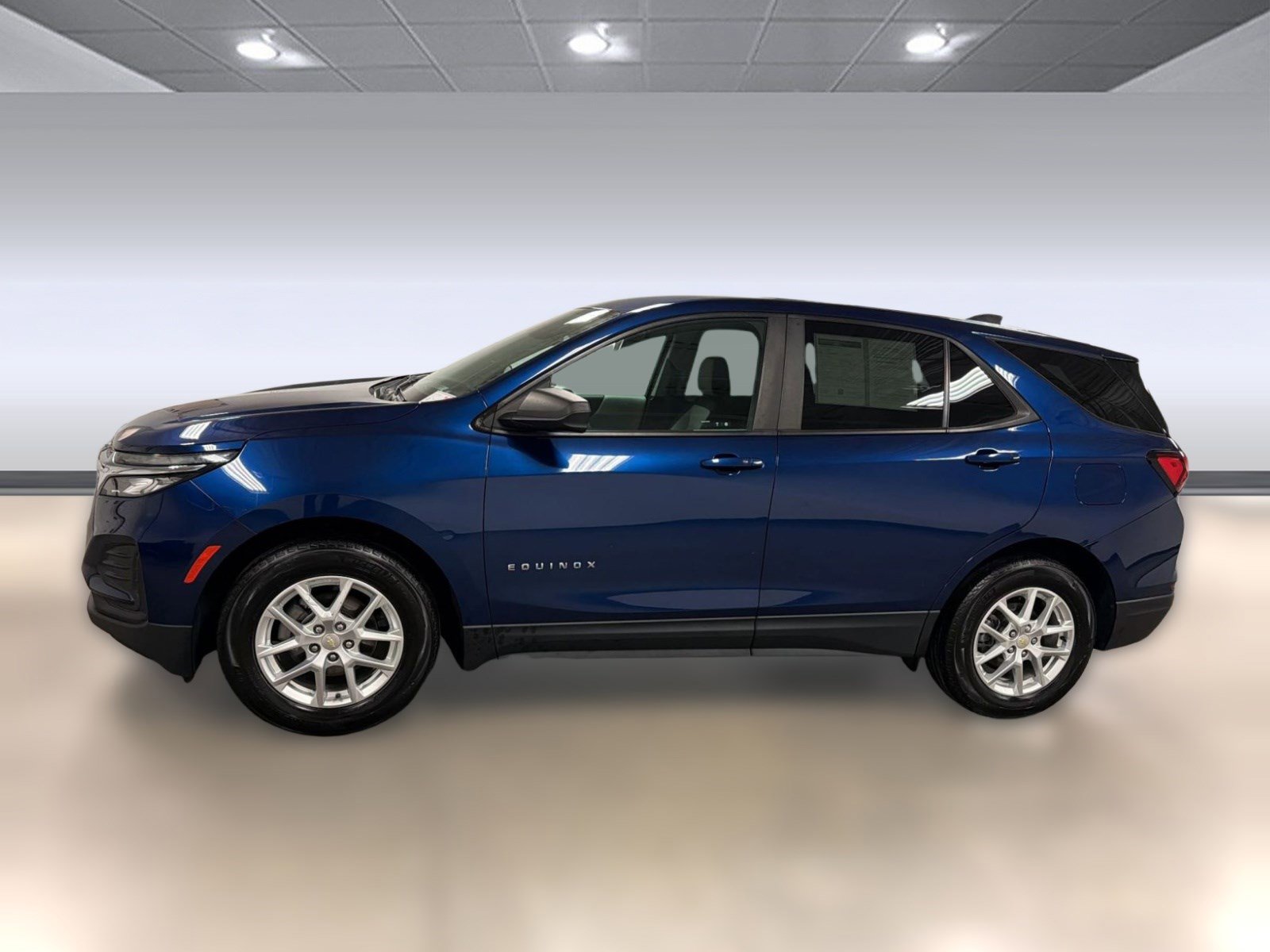 Used 2022 Chevrolet Equinox LS FWD image 2