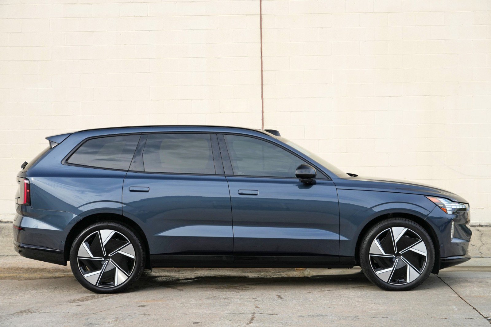 Used 2025 Volvo EX90 Ultra AWD/4WD image 54