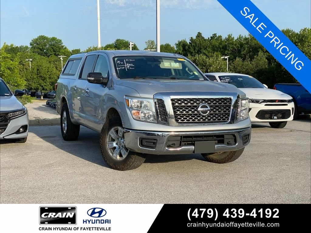 Used 2018 Nissan Titan SV AWD/4WD image 1
