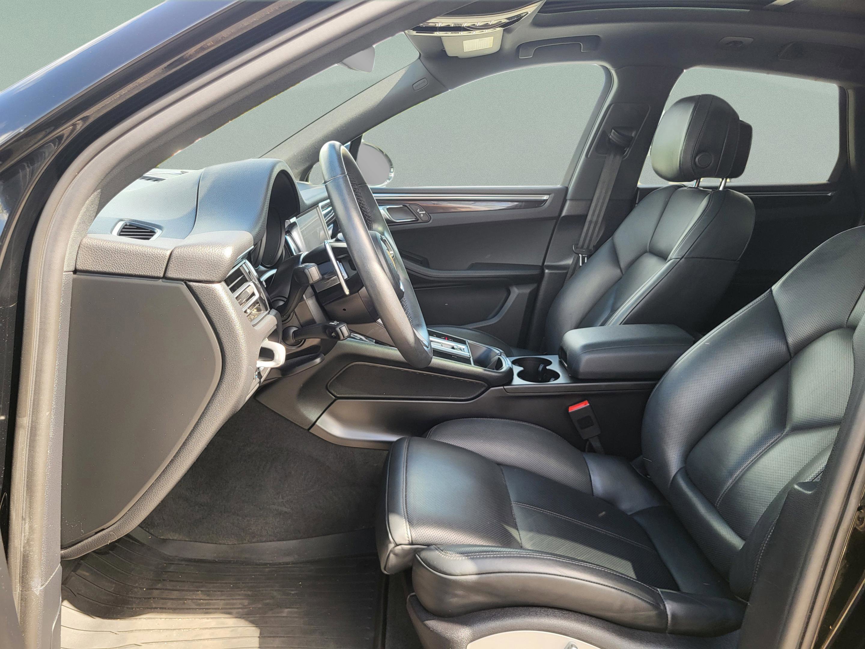 Used 2023 Porsche Macan AWD/4WD image 23