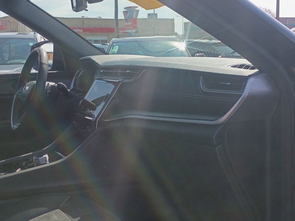 Used 2023 Jeep Grand Cherokee L Laredo image 14