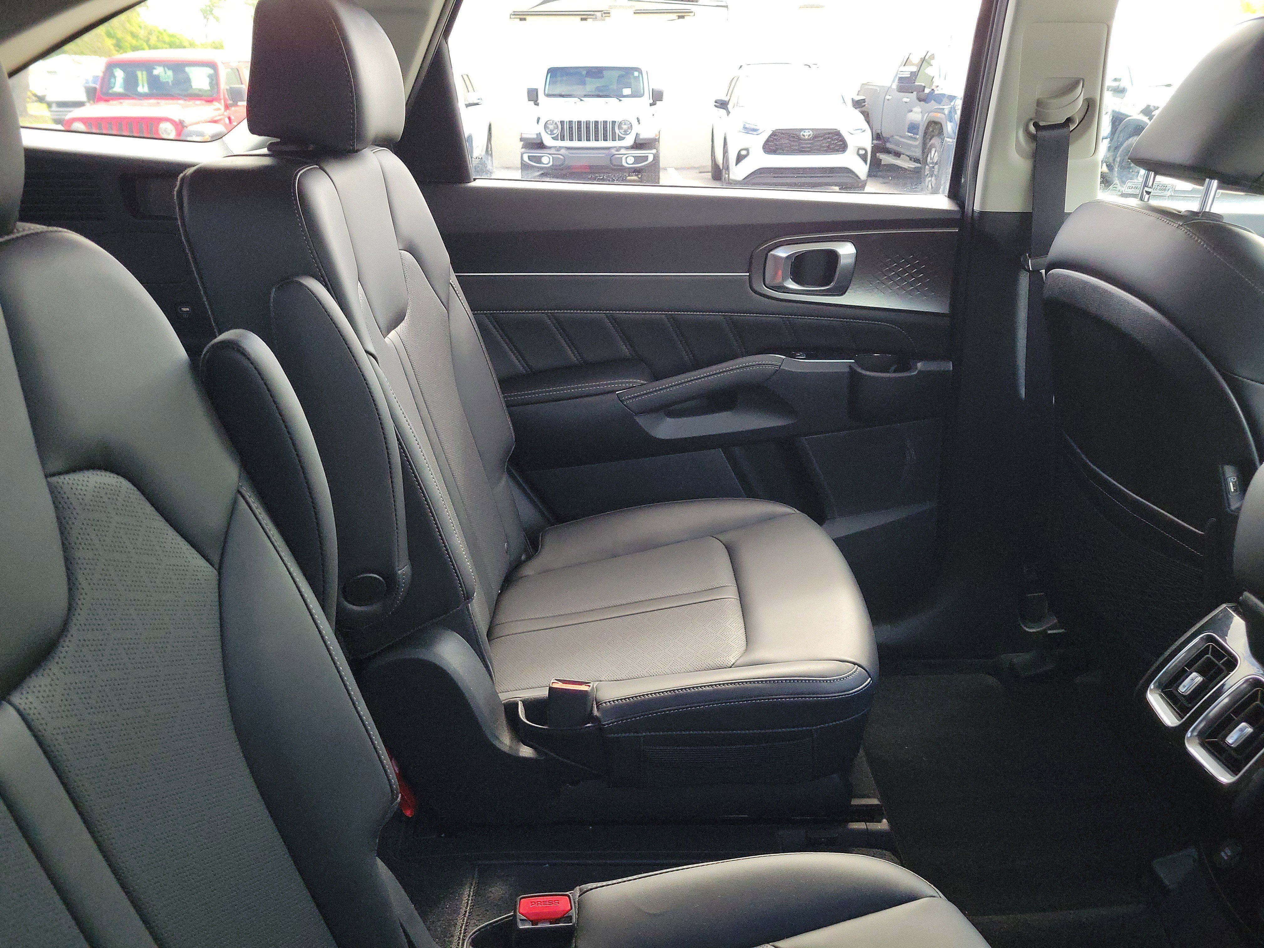 Used 2023 Kia Sorento SX image 9