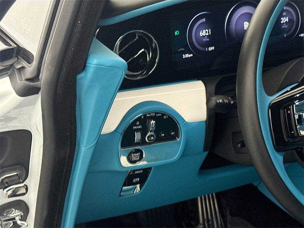 Used 2025 Rolls-Royce Spectre image 10