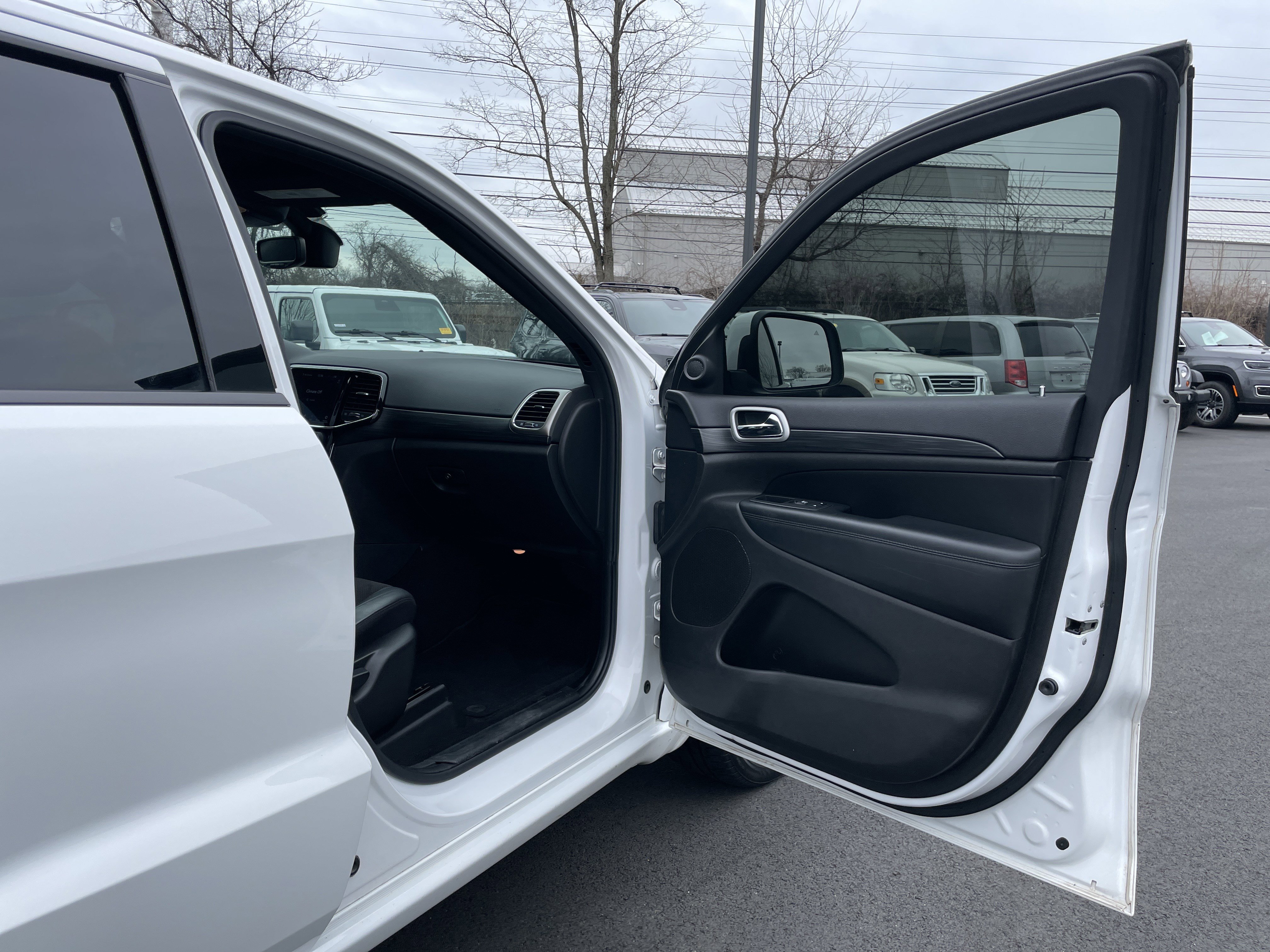 Used 2020 Jeep Grand Cherokee Altitude image 8