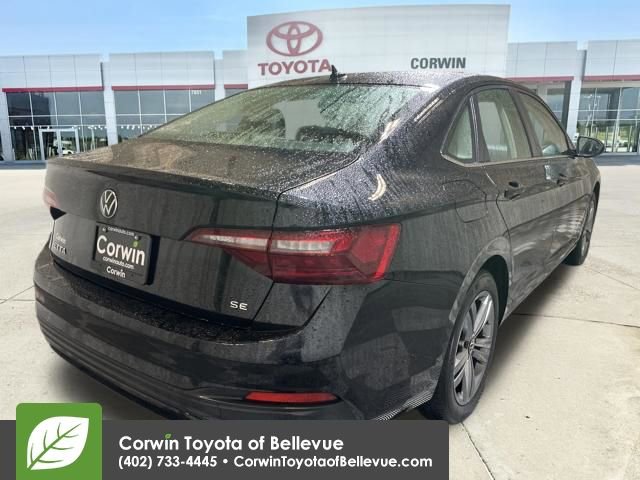 Used 2024 Volkswagen Jetta SE image 5