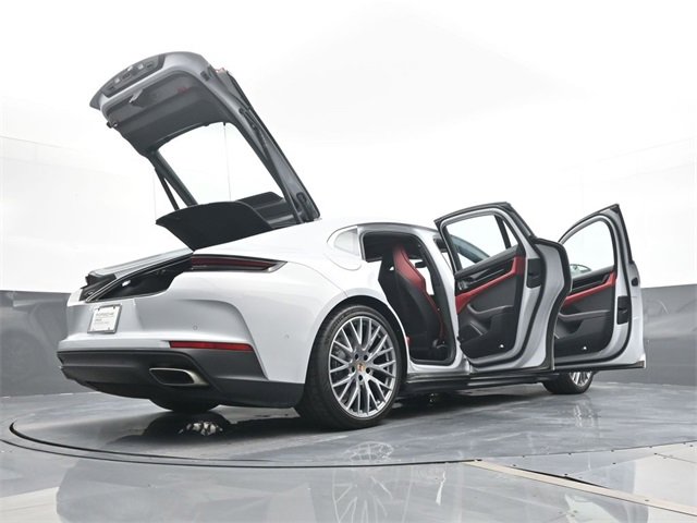 Used 2025 Porsche Panamera 4 image 27