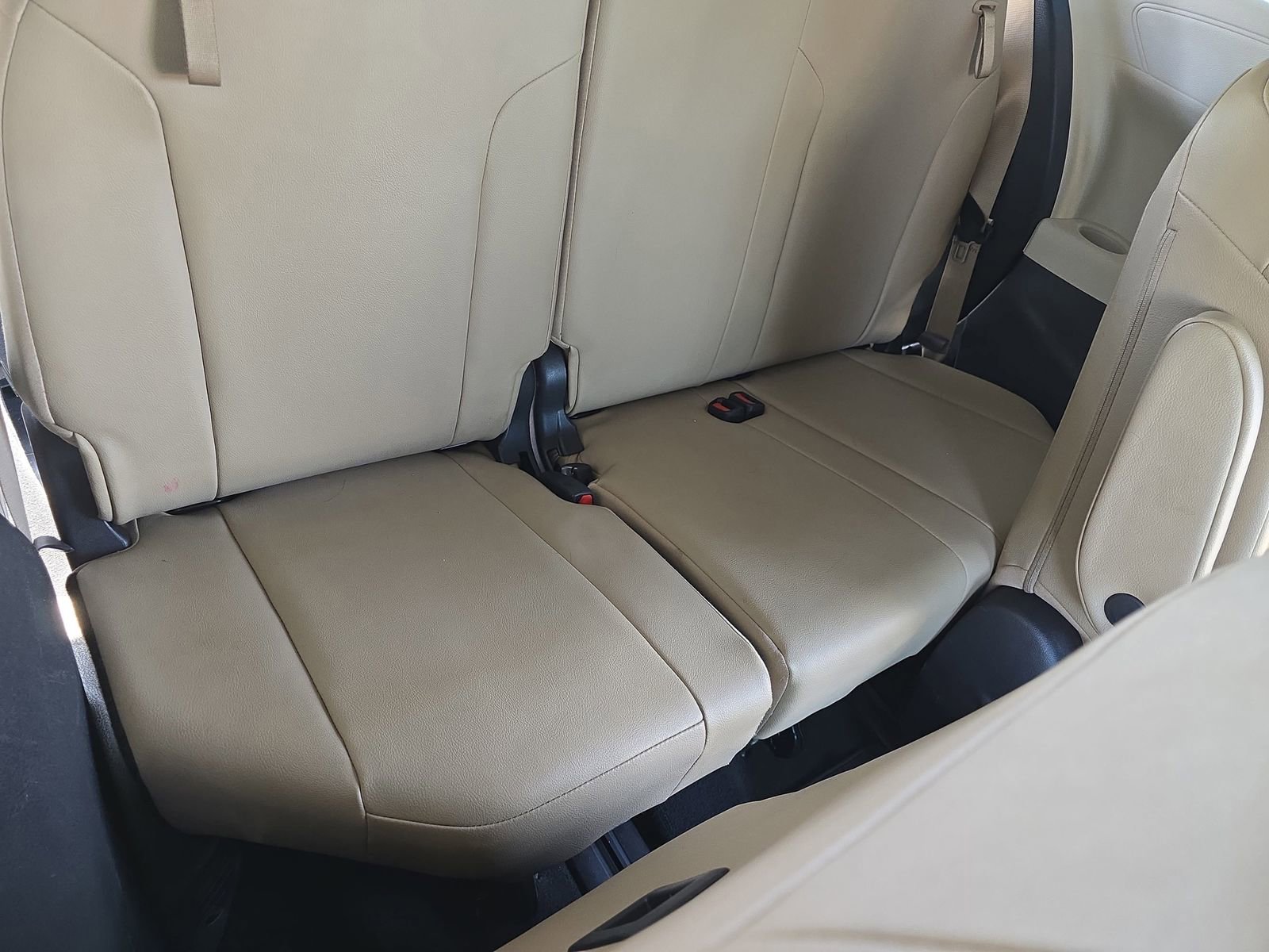 Used 2021 Toyota Sienna XLE image 16