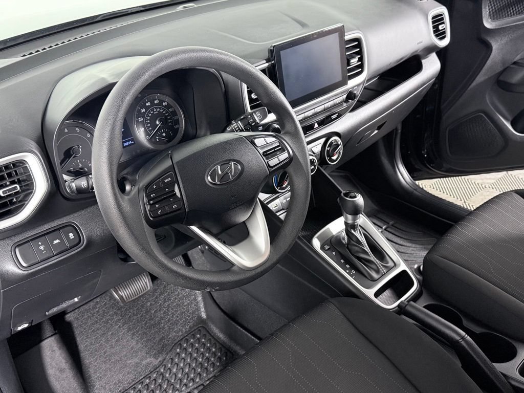 Used 2022 Hyundai Venue SE FWD image 11