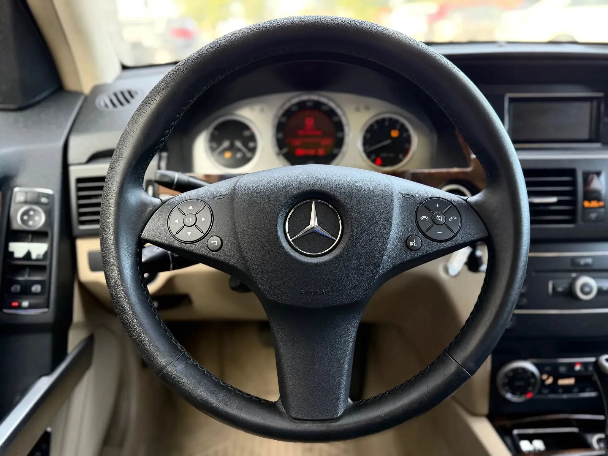Used 2010 Mercedes-Benz GLK 350 4MATIC image 25