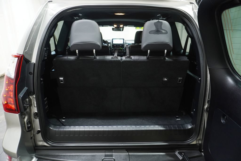 Used 2022 Lexus GX 460 Premium w/ Accessory Package AWD/4WD image 6
