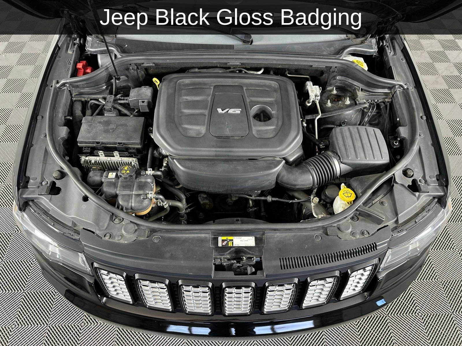 Used 2018 Jeep Grand Cherokee Altitude RWD image 17