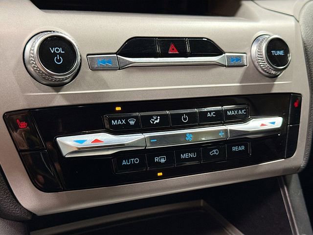 Used 2023 Ford Explorer XLT image 16