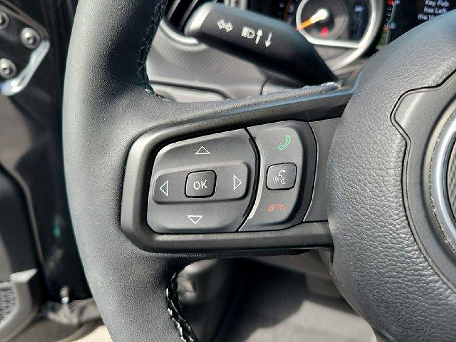 Used 2025 Jeep Wrangler Unlimited Rubicon w/ Convenience Group AWD/4WD image 30