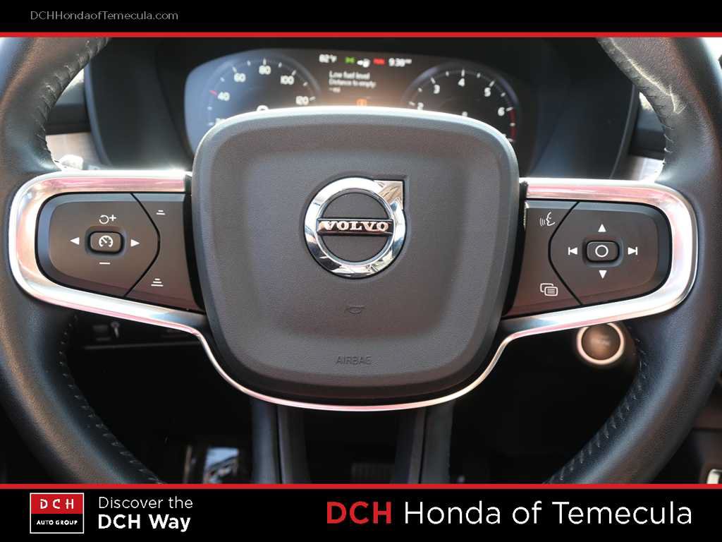 Used 2021 Volvo XC40 T4 Momentum FWD image 9