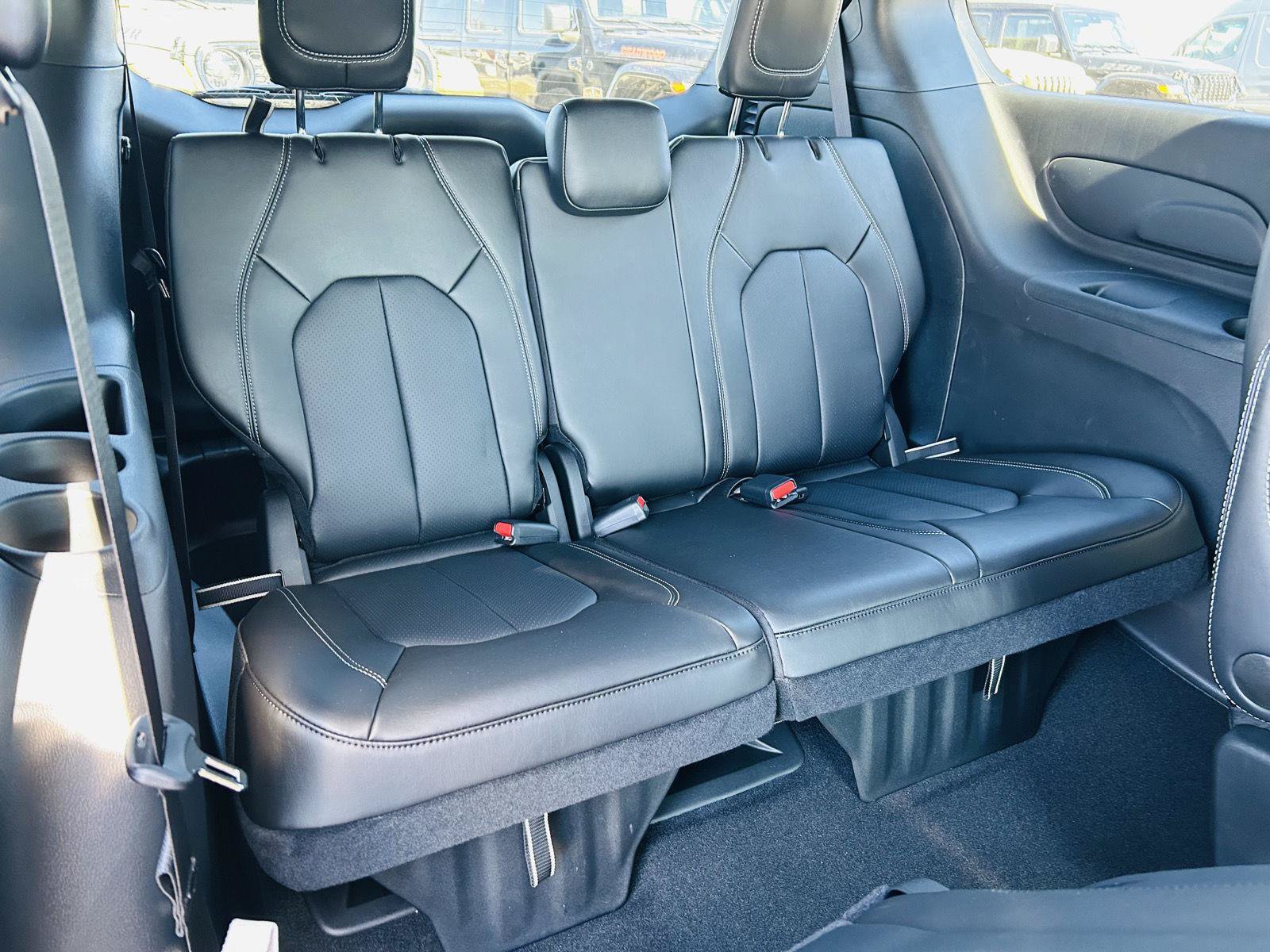 New 2026 Chrysler Voyager LX FWD image 30