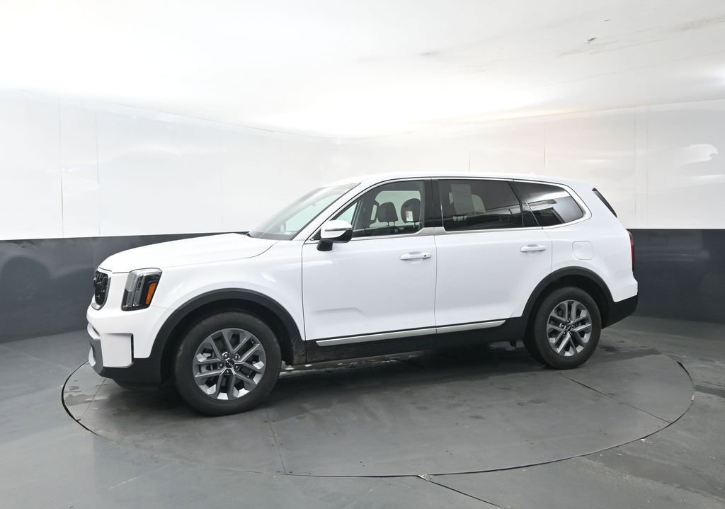 Used 2023 Kia Telluride LX image 2
