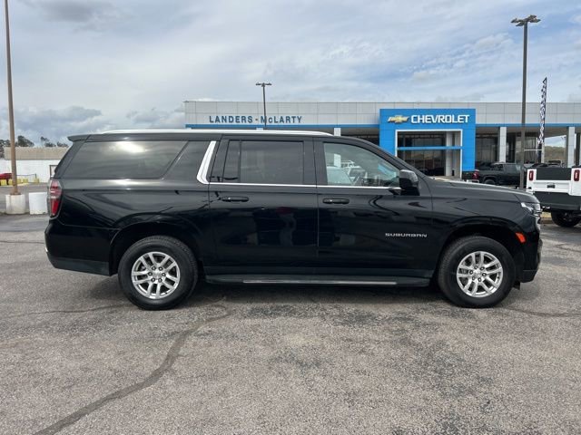 Used 2024 Chevrolet Suburban LT image 2