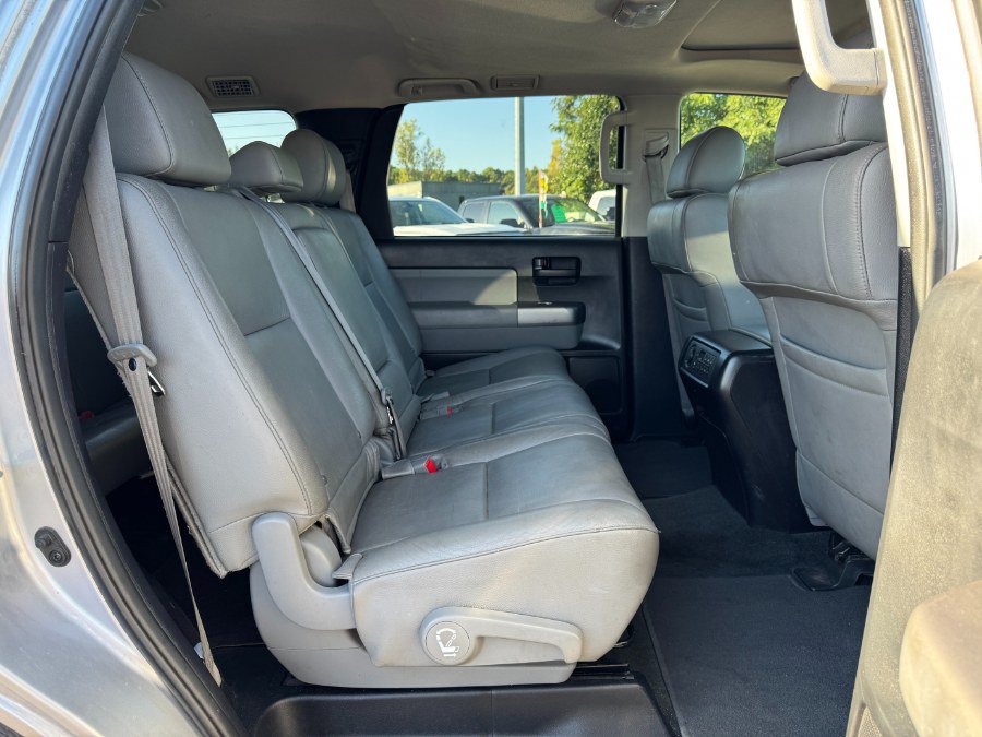 Used 2014 Toyota Sequoia SR5 AWD/4WD image 18