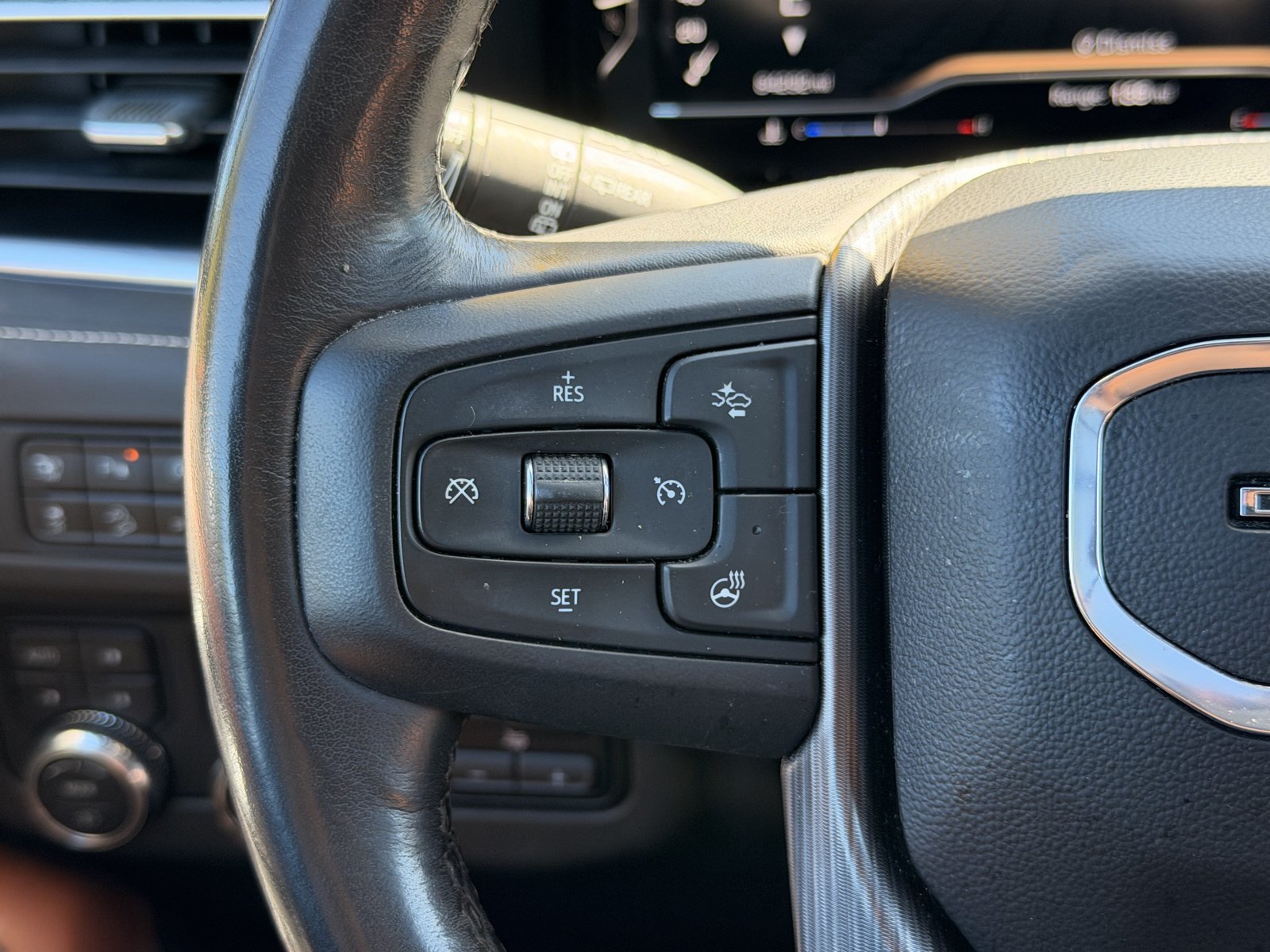 Used 2023 GMC Yukon XL Denali Ultimate AWD/4WD image 19