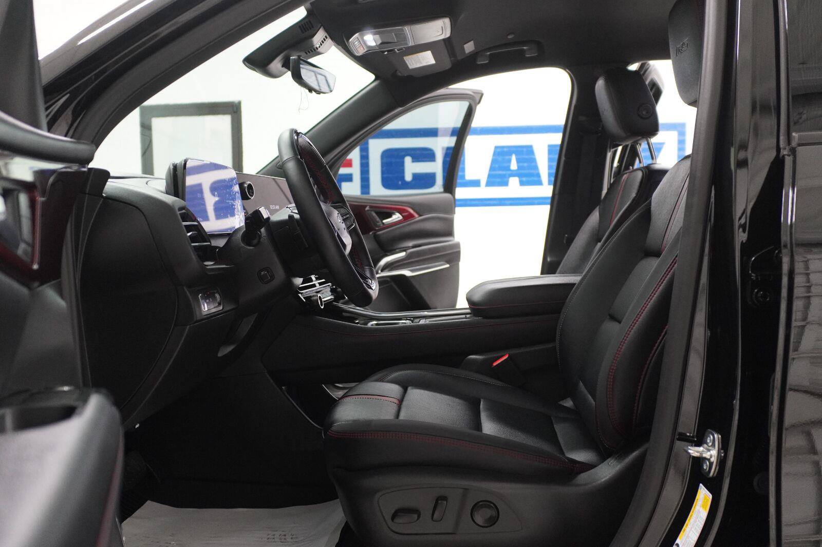 Used 2026 Chevrolet Traverse RS FWD image 5