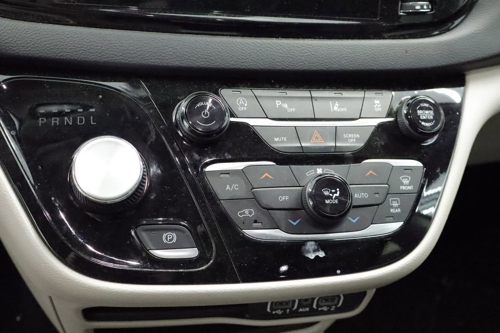 Certified 2023 Chrysler Pacifica Touring-L FWD image 29