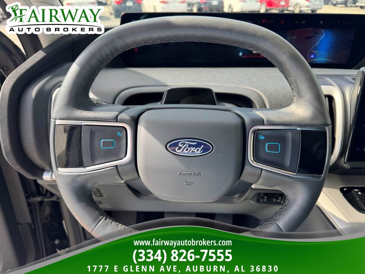 Used 2025 Ford Expedition Active image 19