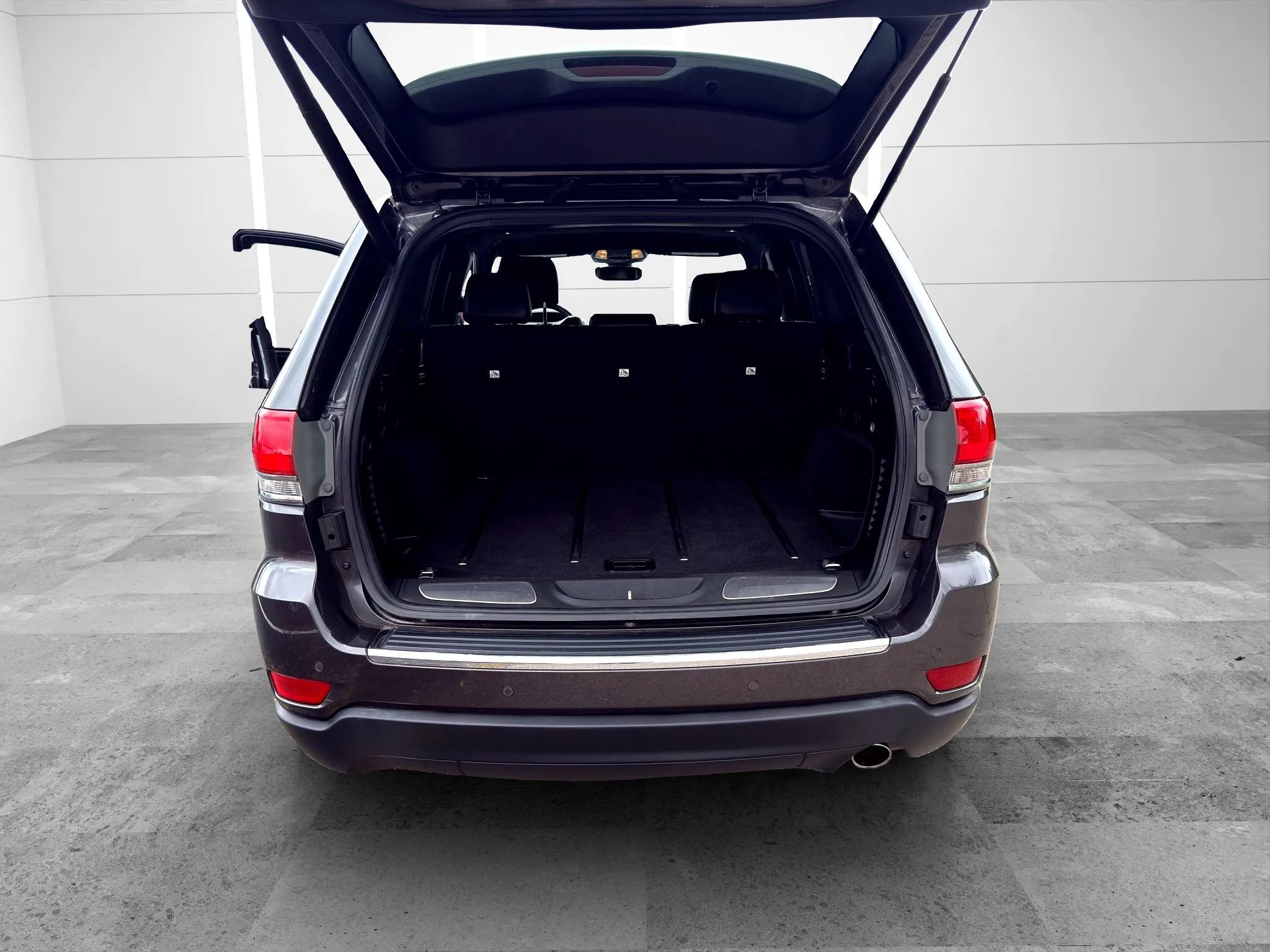 Used 2017 Jeep Grand Cherokee Limited AWD/4WD image 11