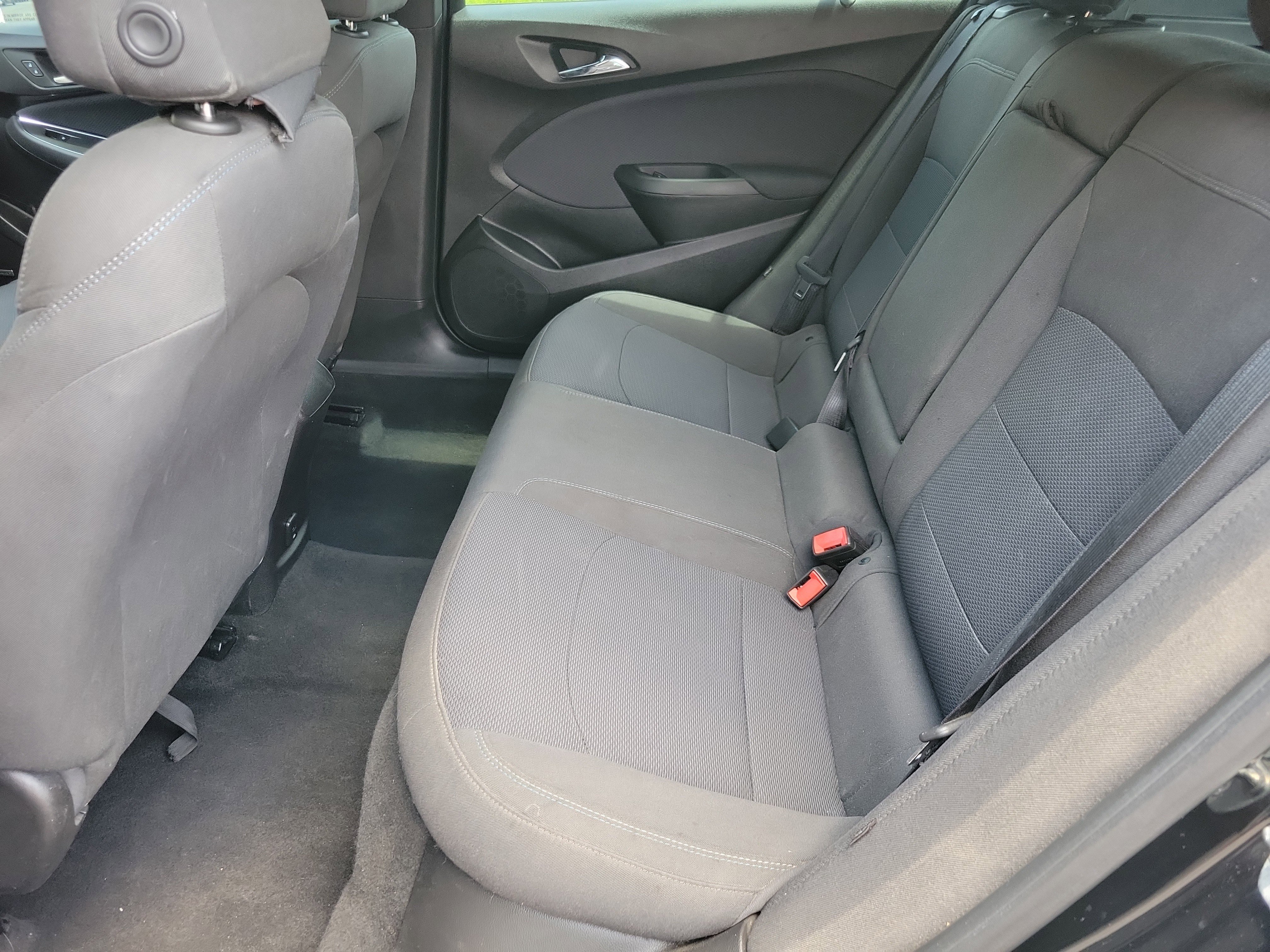 Used 2018 Chevrolet Cruze LT w/ Sun And Sound Package FWD image 8