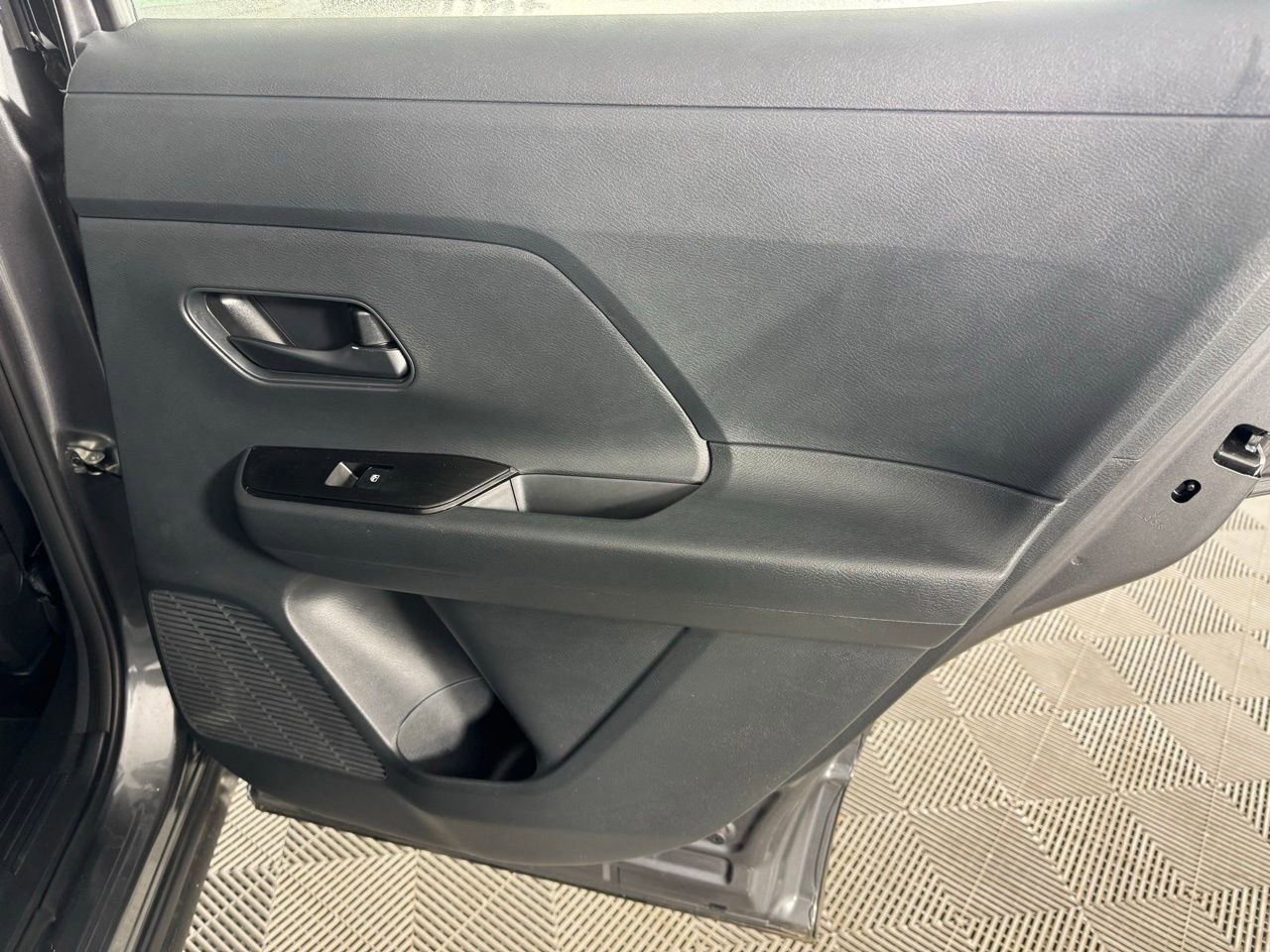 Used 2025 Nissan Kicks S image 25