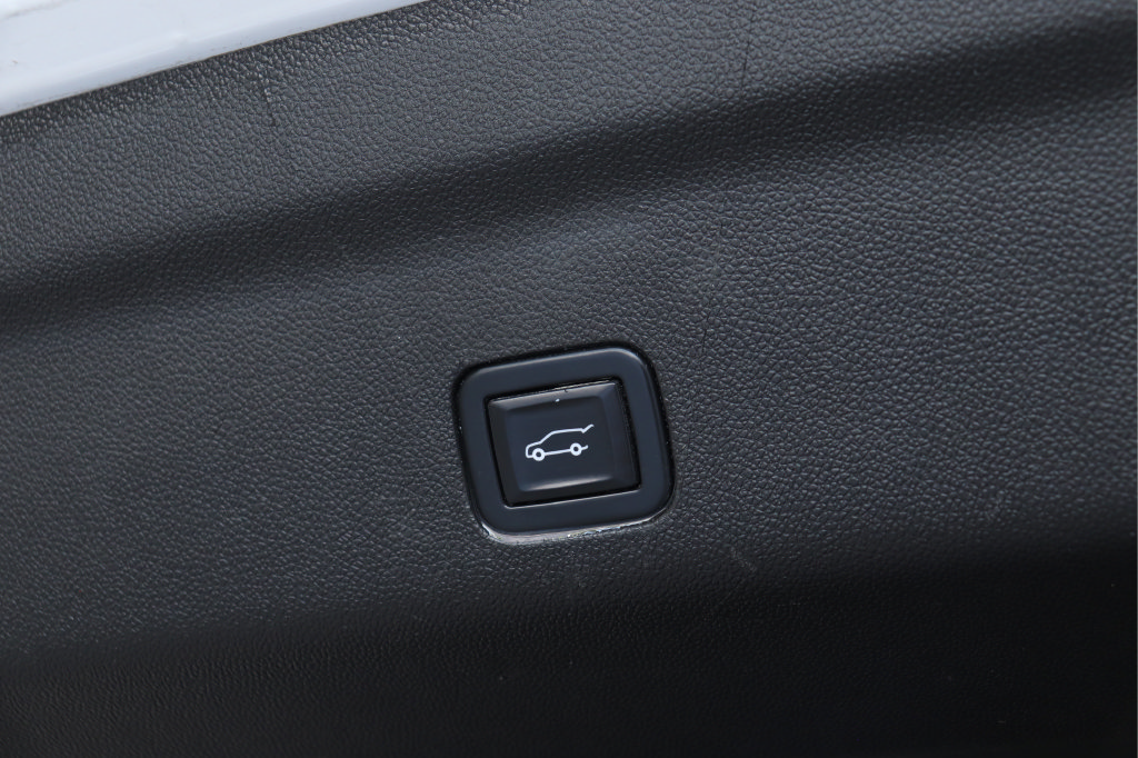 Used 2021 Chevrolet Tahoe High Country AWD/4WD image 32