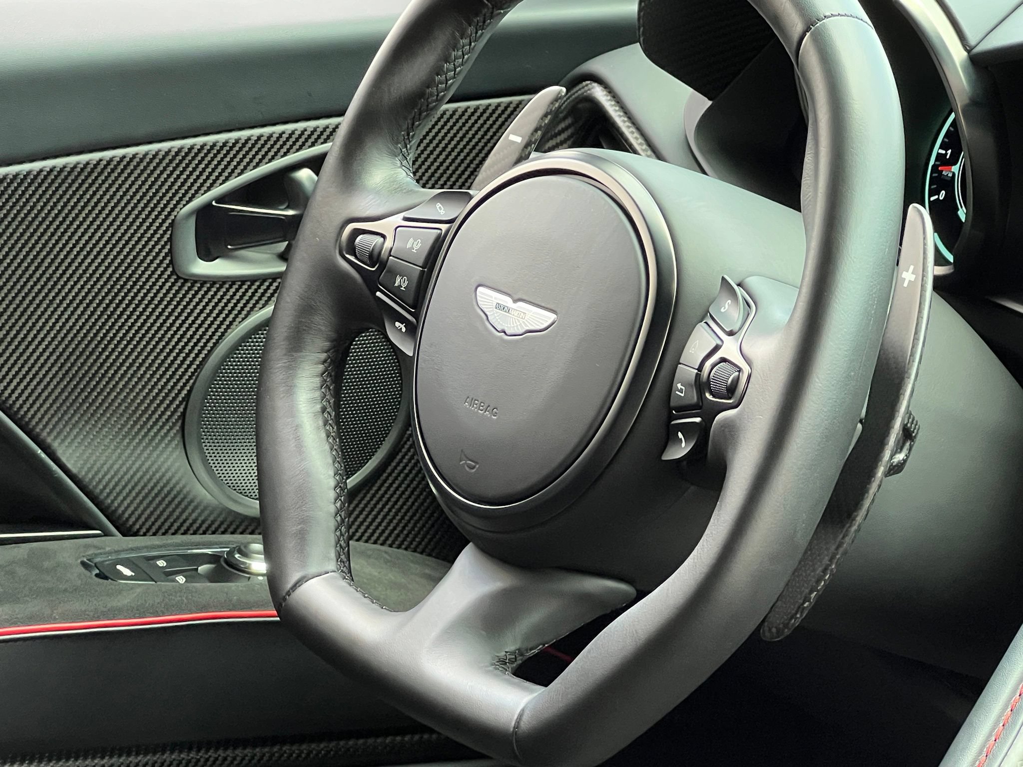 Used 2023 Aston Martin DBS Coupe RWD image 38