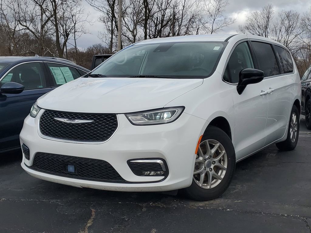 Used 2024 Chrysler Pacifica Touring-L